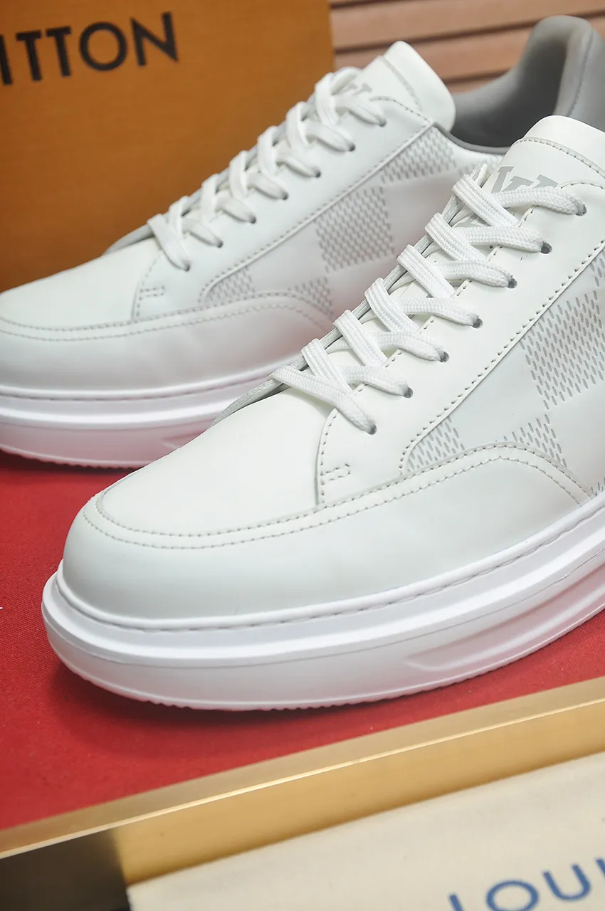 Men's men's shoes 💰640💶Original development, quality shipping, welcome to compare - LV sneaker series sports shoes introduce the loose silhouette of the ready-to-wear series into the spring and summer men's wear shows and make an eye-catching appearance. The cow leather upper is combined with rough fabric laces, and colorful beading highlights the brand's classic elements. LV letters mark the tongue and Monogram floral outsole. Mixed materials Made of top-grain cowhide, thick shoelace design, large Monogram print on the side, mesh lining and cotton feet, the comfort is as extreme as ever, premium heritage, quality first, worth owning! Size: Men’s 38-45 (45 is custom-made and cannot be returned or exchanged)